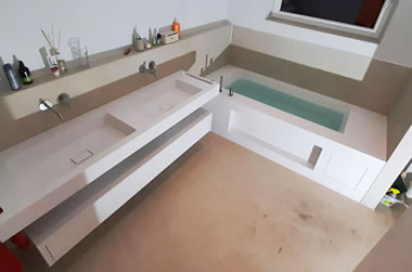 Badewanne in Nische